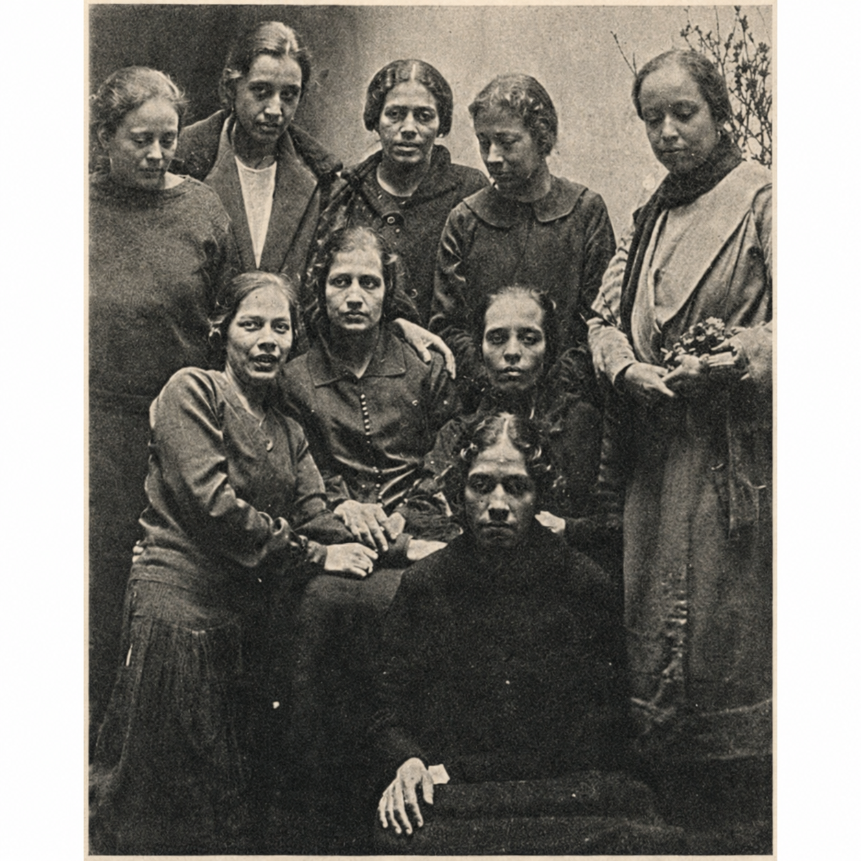 María Gollaz junto a sus compañeras de las Brigadas Femeninas de Santa Juana de Arco